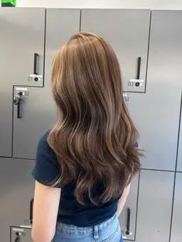 【海外ガール必見👱🏼‍♀️🖤】カット＋ハイライト＋オンカラー+トリートメント⭐️ ￥15500