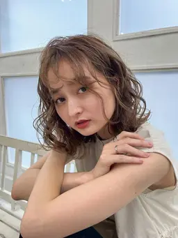 【柔らか立体感♪】フルハイライト＋カラー＋水分補給TR￥10980