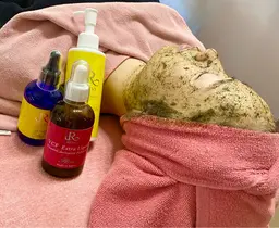 陶器肌ハーブピーリング