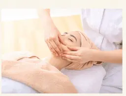 ひきしまったフェイスラインへ　オールハンドトリートメント