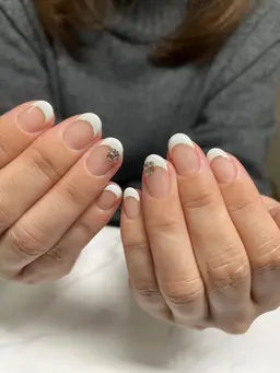 他店ジェルオフ無し◆フレンチネイル◆丁寧なウォーターケア込み【デビュー後ネイリスト】