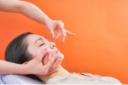 【女性限定❣️】オーヴル毛穴フェイシャル💆‍♀️夏の紫外線対策、しっかりと毛穴洗浄しパックで徹底的な保湿ケア☺️