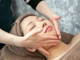 🌿11.12月限定🌿【小顔リフトアップ&美肌ケア♪60分】フェイシャルエステ