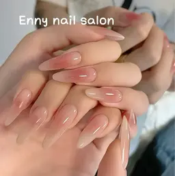 【２級持ち研修ネイリスト】 ワンホンネイルの王道カラーの組み合わせ自由チークネイル 、口コミ🈲 3500