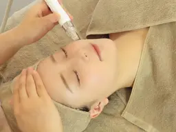 毛穴洗浄フェイシャル&PDRNサーモンDNA美白液導入