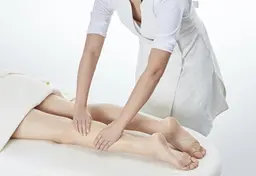 【フット&レッグ】足のむくみ・冷えが気になる方に(フットバス付き)✨膝周り・ふくらはぎ、足裏ケア🙌