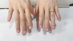 ネイルケア《甘皮処理&艶出し》