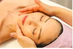 モニター割🈹【フェイシャルケア★潤ツヤ美肌】60分小顔矯正デコルテ×フェイシャル×フェイシャルパック付