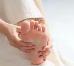 NEW🆕✨足裏の角質除去🐾 保湿をして靴下を履ける冬の間がおすすめです☺️🧦❄️施術時間約30分です⌛️