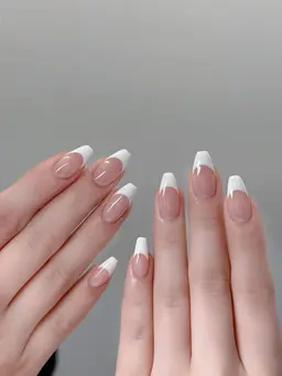 「オフあり」カラーフレンチ／ラメフレンチ＋ケア＋パラジェル＋ケア