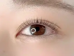 【パリジェンヌラッシュリフト】根本から立ち上げ✨ コーティング付束感仕上げ🤍