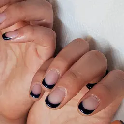 フレンチネイル(オフなし)クリアベース。カラーベースご希望の方はプラス1000円