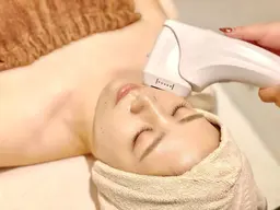 【お顔まるごと美肌全顔脱毛】クレンジング+保湿パック付¥4,000