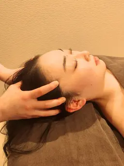 【眼精疲労にも♪】ドライヘッドスパ60分(頭皮ケア・首肩・デコルテマッサージ付)