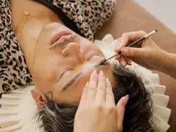 当日限定【眉毛Wax💎】¥3,200メイク込💄毛量調整+300円