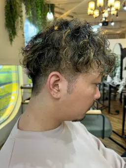 メンズ限定‼️ 【シャンプー+カット+ハイライト+水素ケアパーマ】 人気ケアハイライトパーマ✨ 10%off