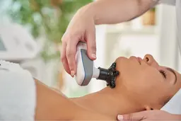 新規限定　顔筋リフトアップ、強力タルミケア　インディバ使用フェイシャル60分