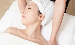 《デコルテエステ》リンパドレナージュでお肌も身体もスッキリ！