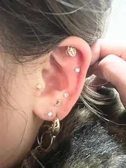 六本木最安値!耳ツボジュエリー2500円