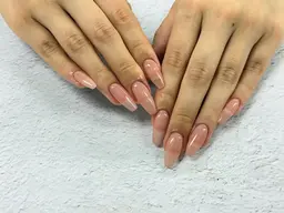 自爪にコンプレックスがある方でも美しく仕上がる💅🤍✨チップ長さだし10本+ワンカラー