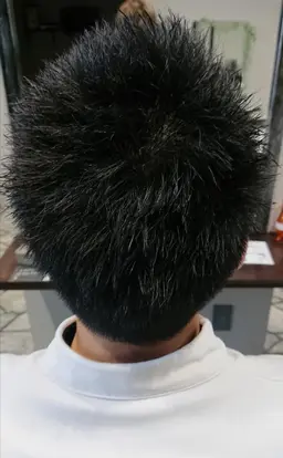 本日、12月24日 9時〜12時の間で新規男性限定カットのみ、シャンプーはついておりません。