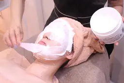 毛穴洗浄ピーリング＆美肌ハリ↑＋肌質改善・小顔フェイシャル+ヘッド付¥6500