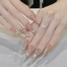 チップ長さ出しマグネットフレンチネイル