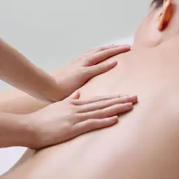 お疲れの方に【バック&アーム】背中、二の腕、肘から指先まで上質なオイルと美容クリームを使った極上マッサージ/約50分