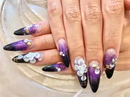 スカルプチュアネイル地爪の上に人工のお爪を形成します違和感なく自然なお爪ができます折れてしまった爪もカバーできます