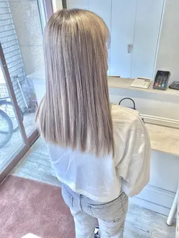 👑人気Ｎｏ．1透明感抜群👑カット＋ブリーチ＋髪質改善カラー＋トリートメント   ¥15400