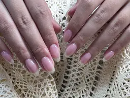 透明なジェルでクリアネイル