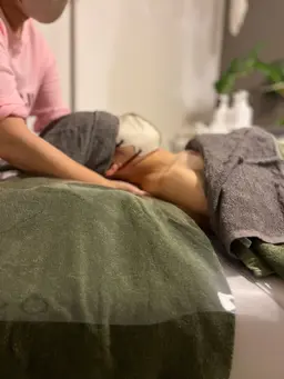 デコルテマッサージ20分