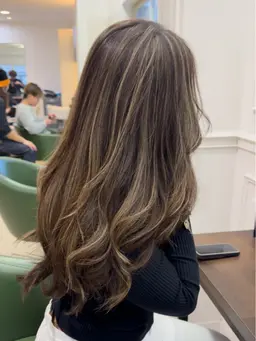 ハイライトカラー(ブリーチ回数相談)＋トリートメント