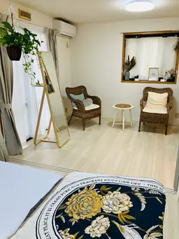 小顔フェイシャルマッサージ　お顔のたるみ　ほうれい線など