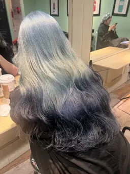 🖤🤍デザインカラー🤍🖤☆ブリーチ(2回)+オンカラー(2回)+デザインカット+艶出し3stepトリートメント☆