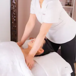 【肩こり頭痛】ニキビケア・デコルテ背面リンパマッサージトリートメント