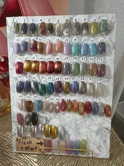 オフ代込みの料金となります。マグネットネイル。ワンカラー。オフ代込み。二色まで追加料金なしです☺️