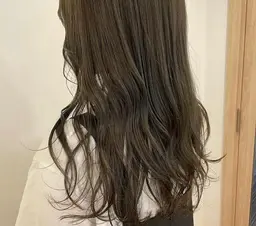 《12/31 新規クーポン🏷️》骨格補正カット+艶カラー＋選べる髪質改善オージュアシャンプー🧴🫧