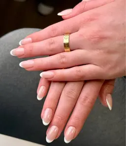 フレンチネイル　2色　3000円　ジェルオフ追加500円