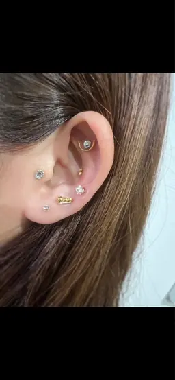 耳つぼジュエリー　付け放題　¥3,000