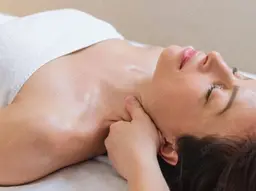 【平日10:00ー15:00限定】オイルリンパマッサージ40分 通常¥5,500→¥3,980