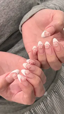 【ハンド】フレンチネイル🐩🤍ベースクリア🤍　　　　　　　　　　　　(オフなし)