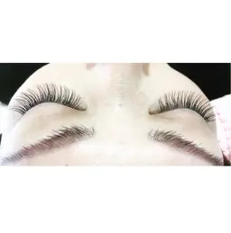 マツエク120本ヒアルロン酸パック付き6600円(大人女性のお目元のお悩みを解決に近づけます) 束間なしの自然な仕上がり