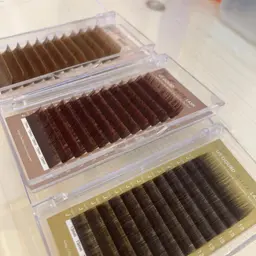 イマドキ抜け感eyeに👀✨ブラウングード100本まで❣️＋2000円でホールドラッシュ60束に変更も🙆‍♀️