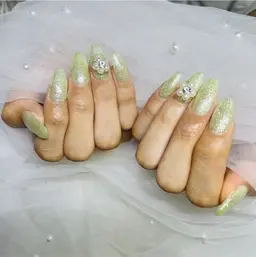 【新規ジェルオフ無料】　チップ長さだし +ワンカラー+パーツ 2本【フィルイン対 応】