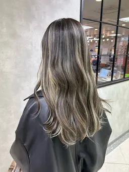 カット＋白髪ぼかしハイライトカラー＋2stepトリートメント　￥12900