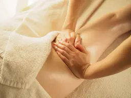 美脚オイルマッサージ✨✨脚の冷えやむくみ、怠さをオイルで流します❗️脚がとても軽くなります。20分3,300円