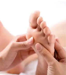 土日限定‼️❄️冬の冷え・むくみには足つぼがオススメ👣デトックストリートメント60分＋足つぼ15分  合計75分