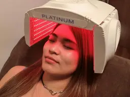 《頭皮のスカルプケア》赤色LED20分照射➕高性能原料によるスカルプエッセンスを塗布後+10分照射(計30分照射)