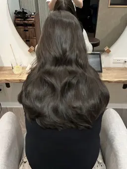 地毛っぽいのに垢抜ける“透けカラー”